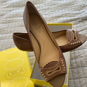 Circa Joan & David tan brown kitten wedge heel open toe. Brand new in box. BNIb